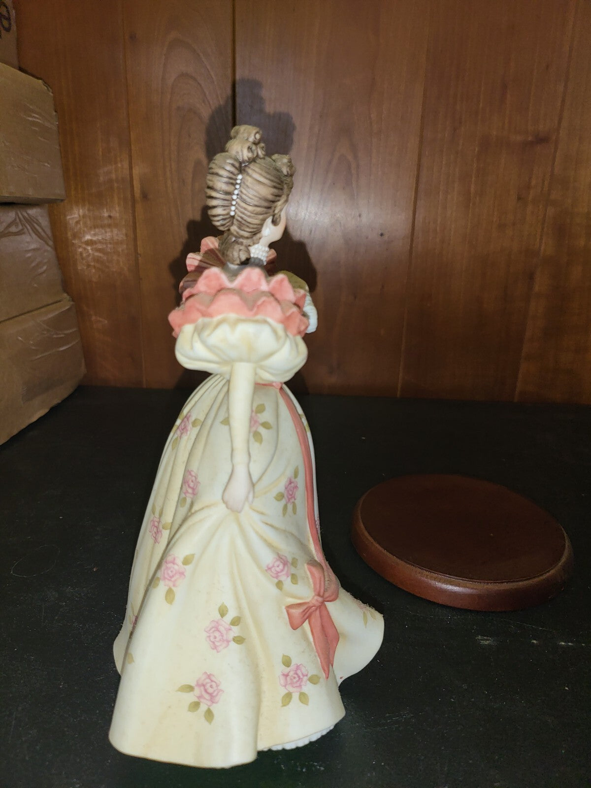 Figurine Lenox First Waltz 8.5"H & Pedestal 4.5"Round