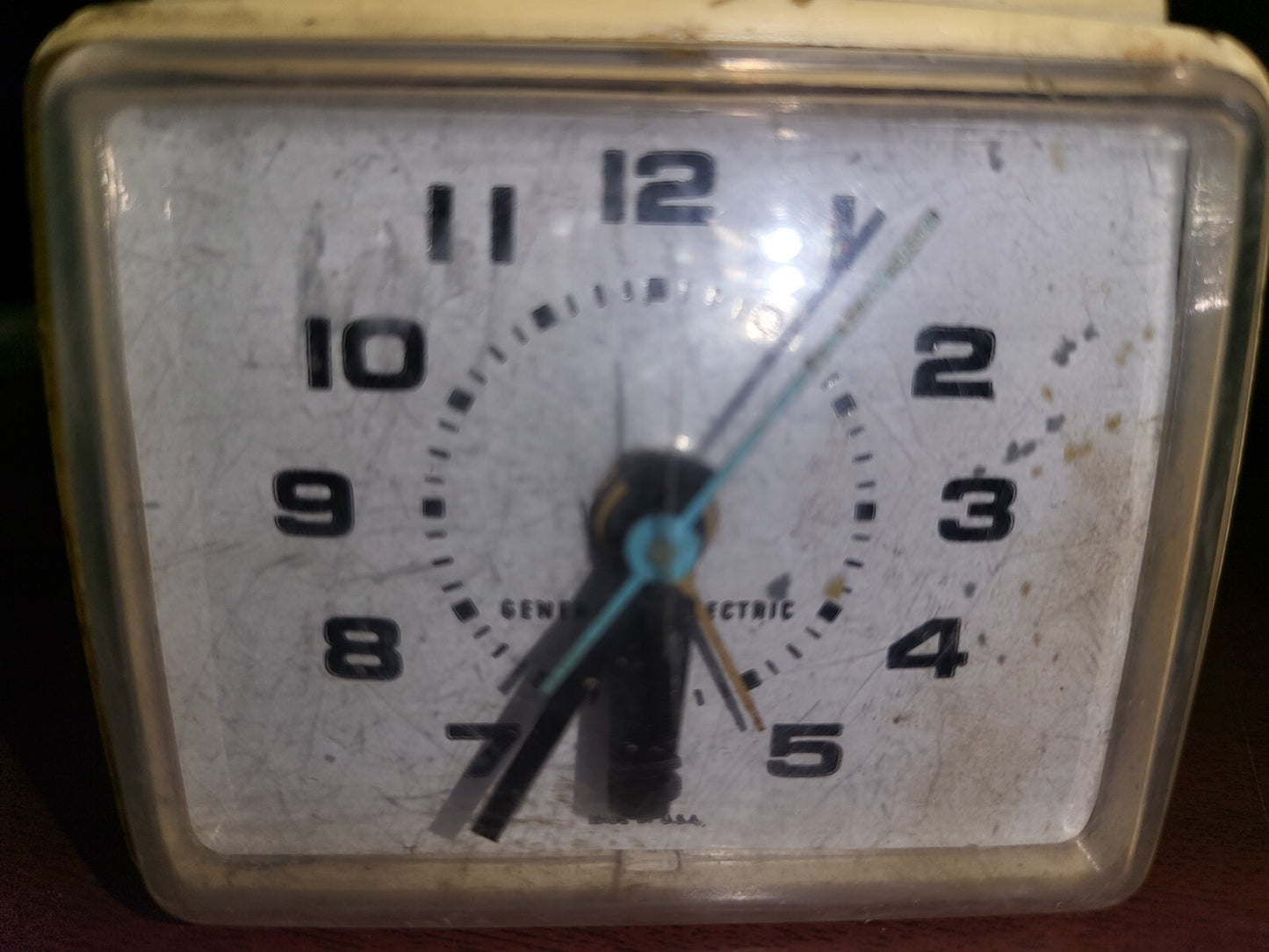 Vintage General Electric Clock 3478 White Rectangle Face 3"H x 3.5W x 3"D **