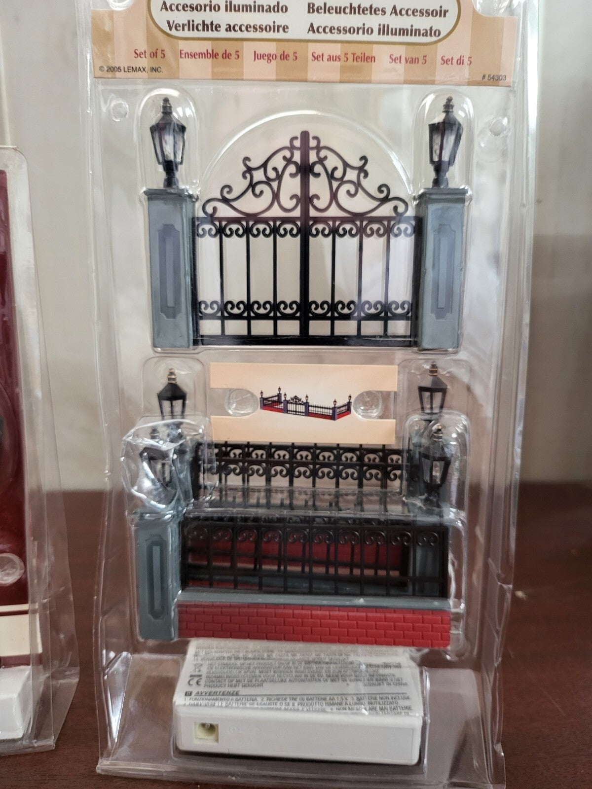 Miniature Lighted Electric Street Lights Gates Town Clock 52591 Fence Lemax Dept