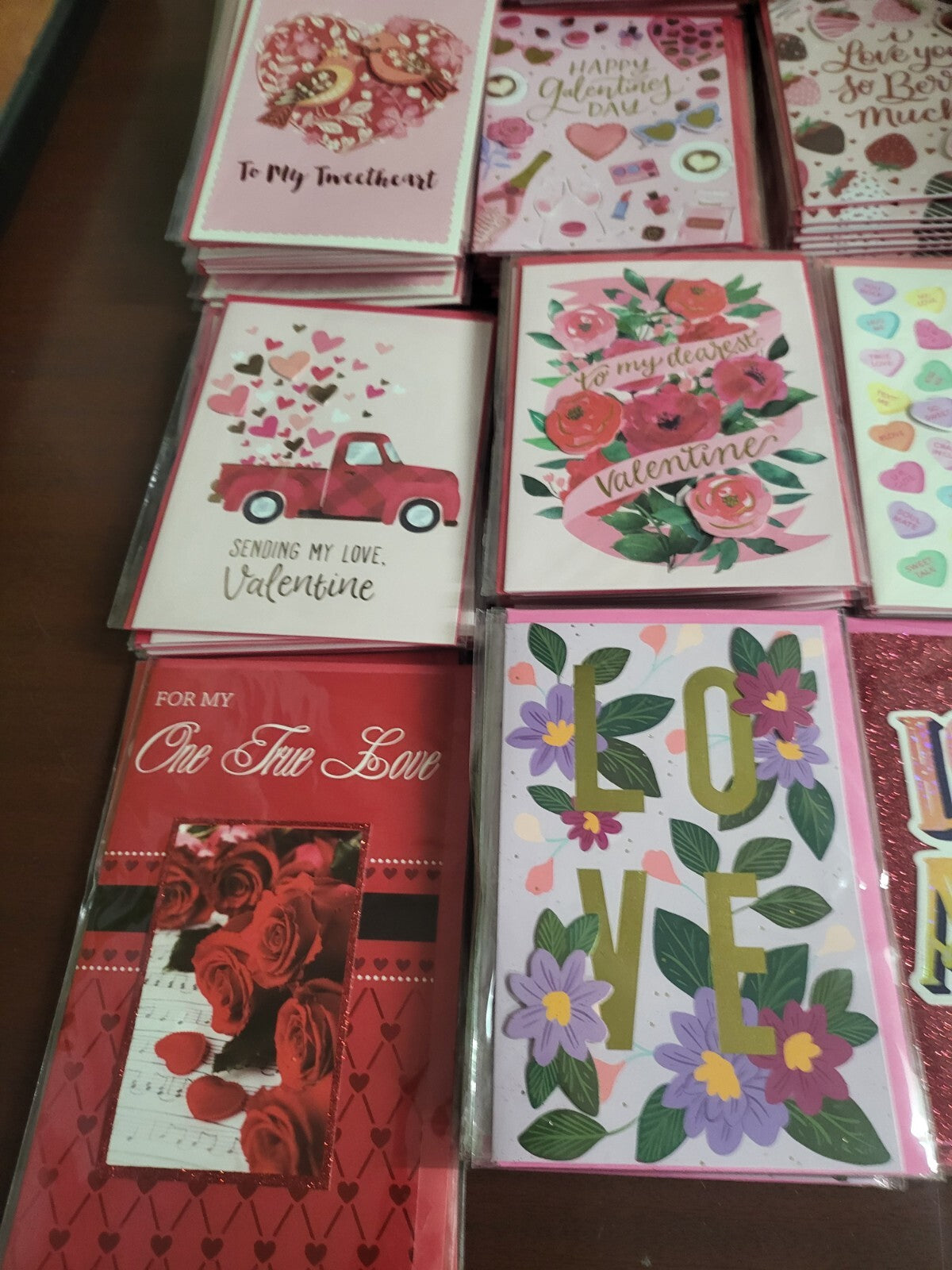 190 Retail Ready Valentine Greeting Cards & Envelopes 17 Designs in Sleeves
