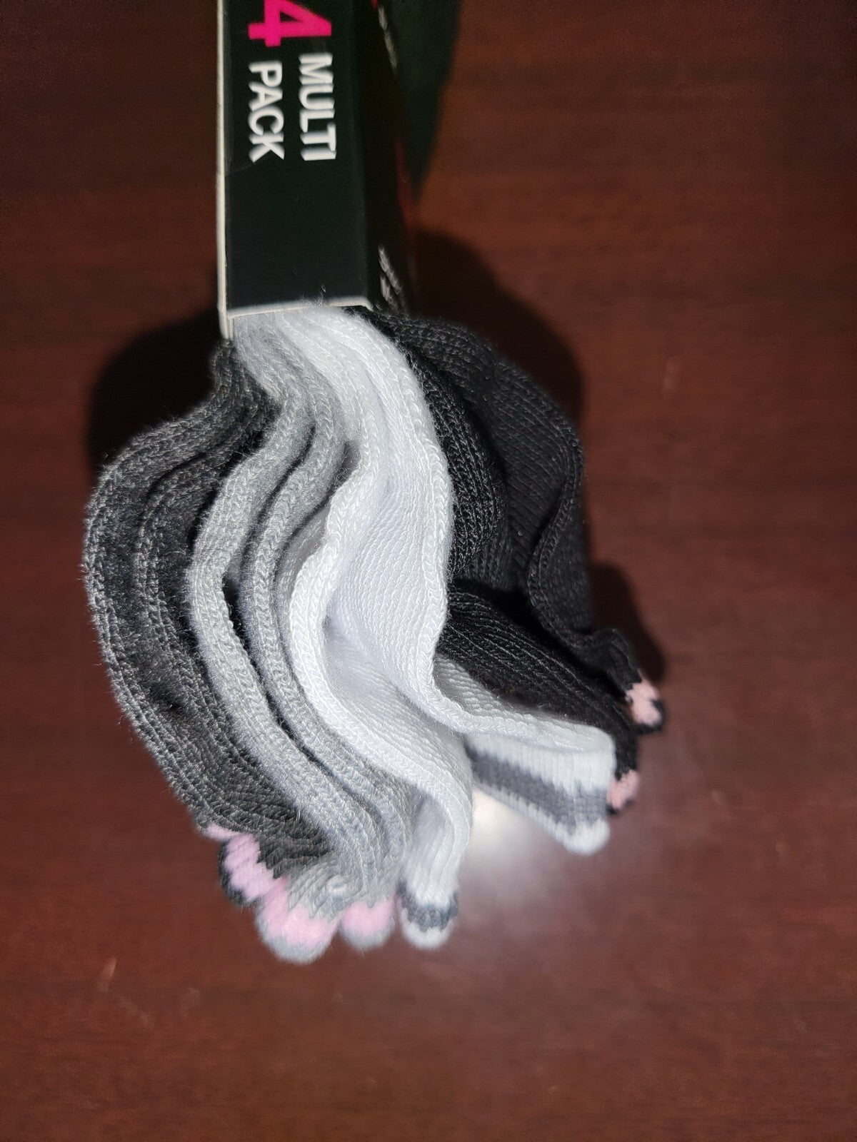 Ladies Socks 4 pair No Show Black Gray White size 4-10 Collective Soles