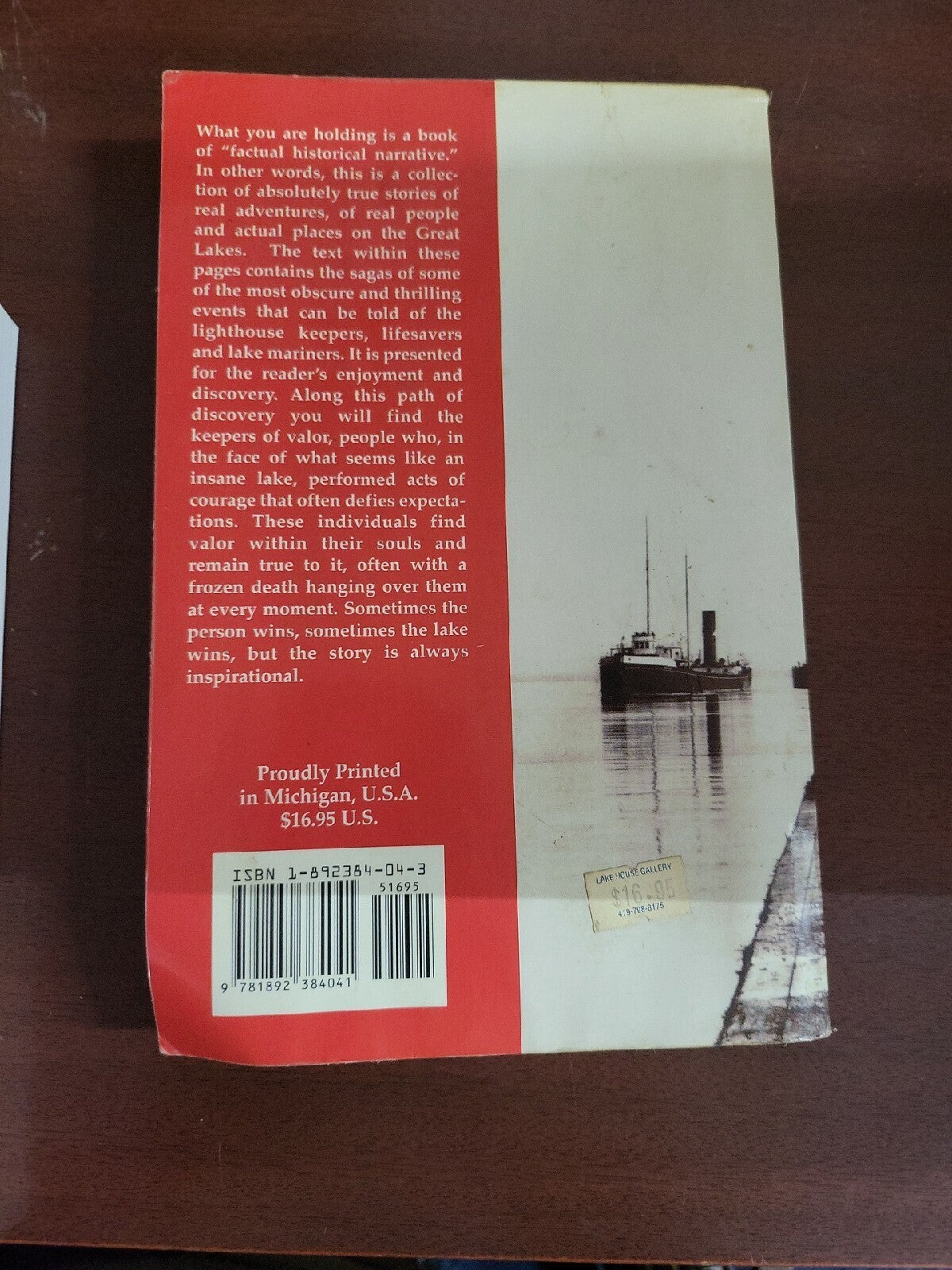 Book - Keepers of Valor : Lighthouses, Lake Boats and Lifesavers #2787