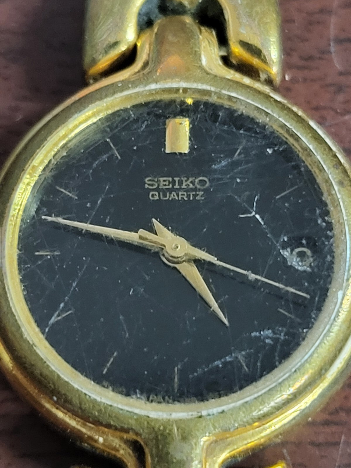 Ladies Wristwatch Seiko Quartz ~20mm Round face Stainless Steel Back #176 *