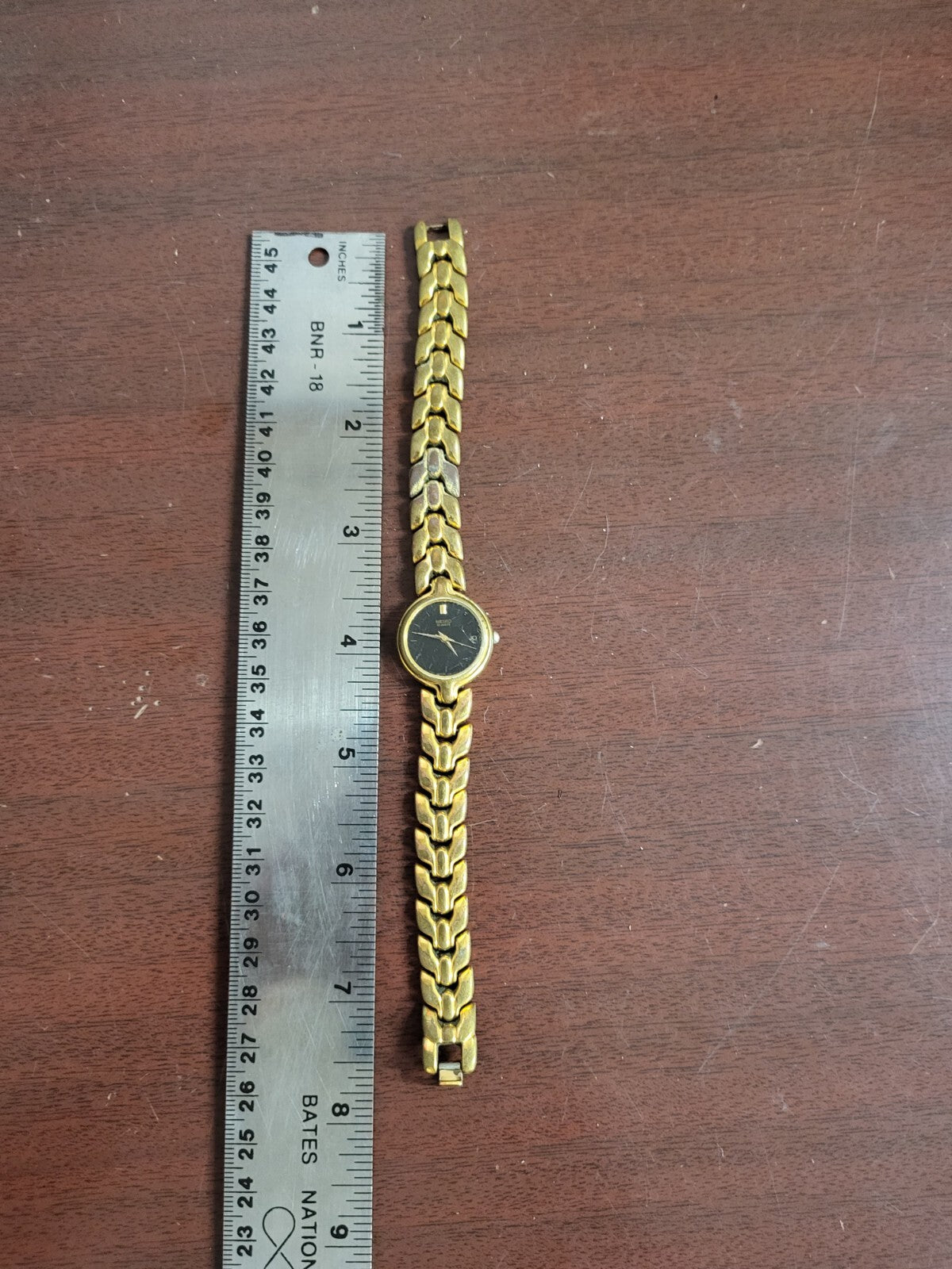 Ladies Wristwatch Seiko Quartz ~20mm Round face Stainless Steel Back #176 *