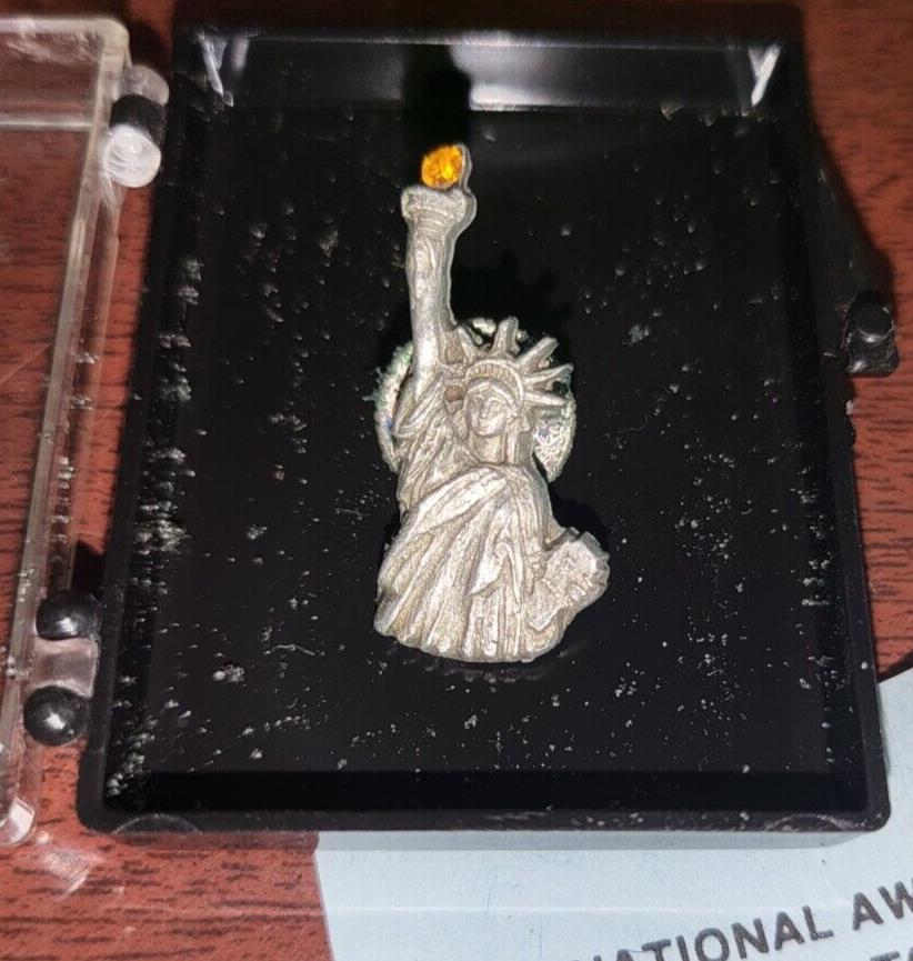 Miss Liberty Glowing Torch Jewelry Pin Pewter & Topaz 1.25" NOS CLIO 1985 #86