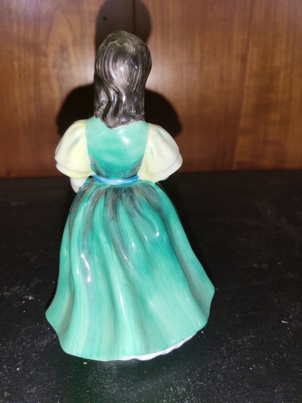 Figurine Royal Doulton Francine #2422 5x3.5x3 Decorative Collectible