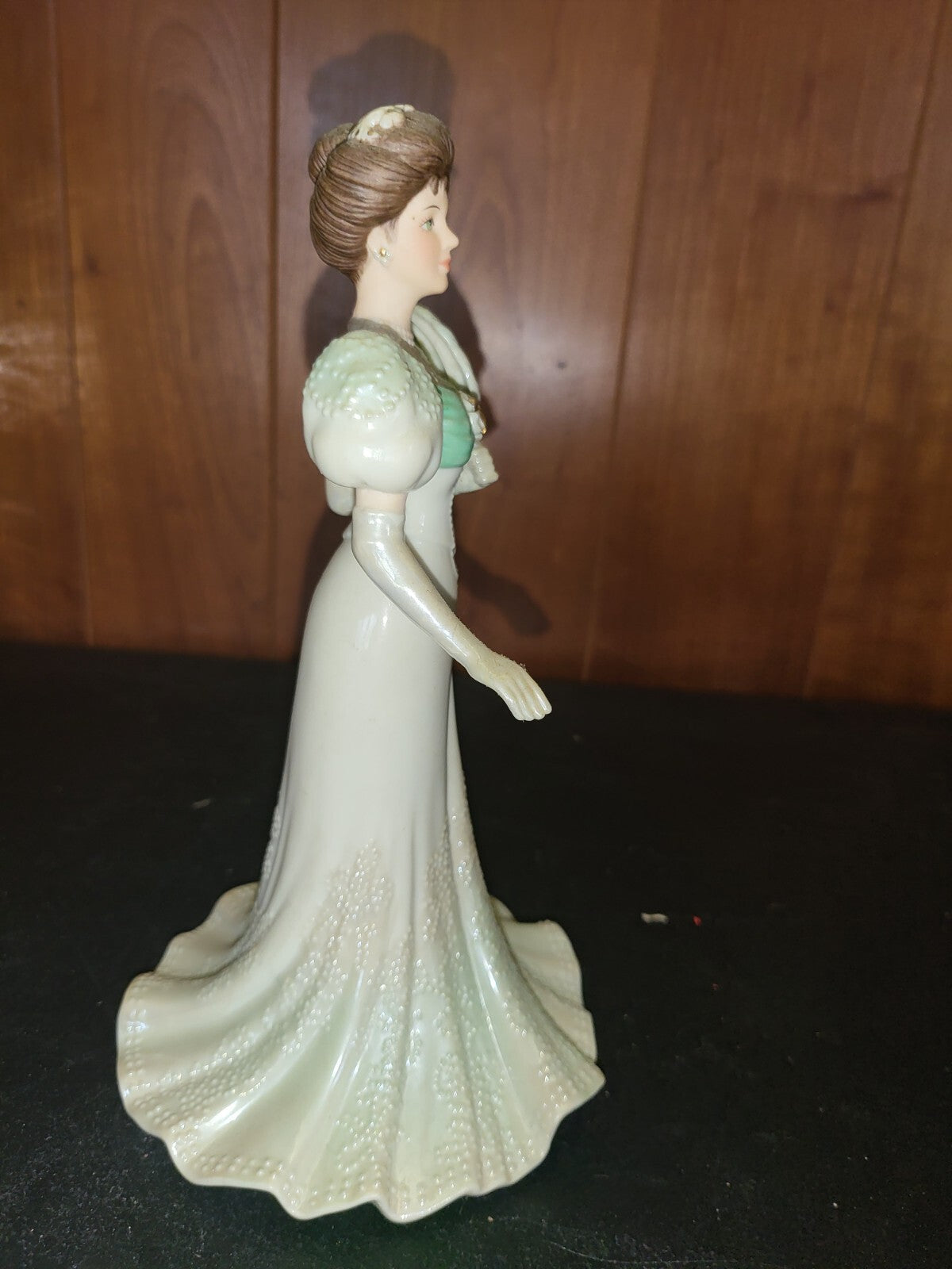 Figurine Lenox Ivory Centennial Ball 8.5"H