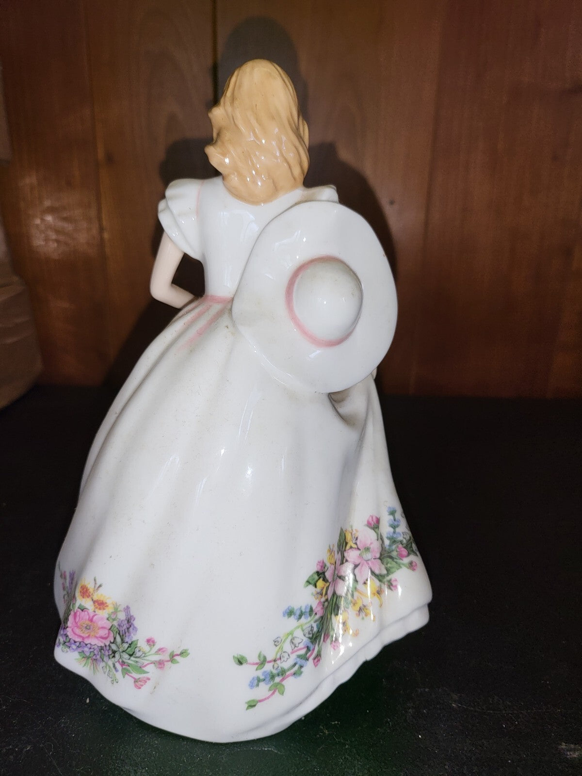 Figurine Royal Doulton 1992 / 1993 Joanne #3422 8"H *first production year