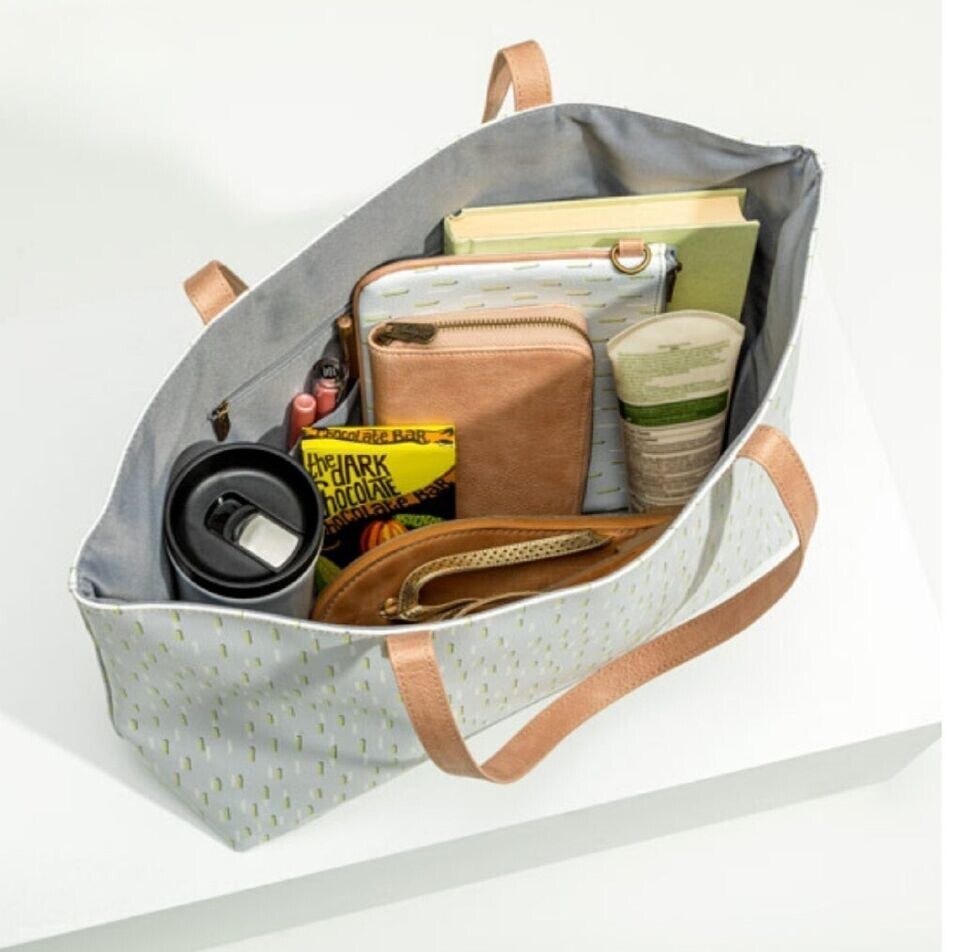 thirty-one gifts Modern Tote - Dancing Dash Pebble 12 x 15L x 6"D