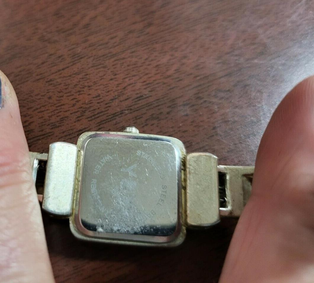 Y & Y Vintage Ladies Wrist Watch Quartz Japan Movement Hinged Bracelet #215