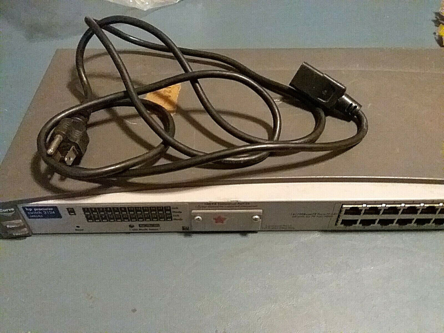 HP ProCurve 100-FX Transceiver Port 24 Networking 17.5 x 8 x 2" with Cables