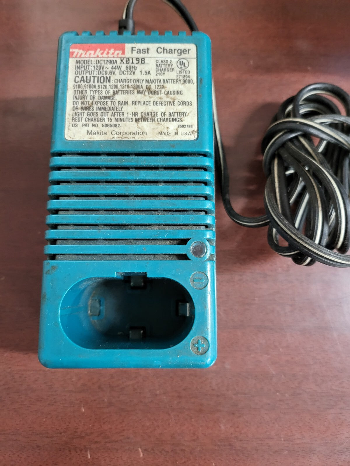 Makita Fast Charger Model DC1290A Battery Charger (battery not incl)