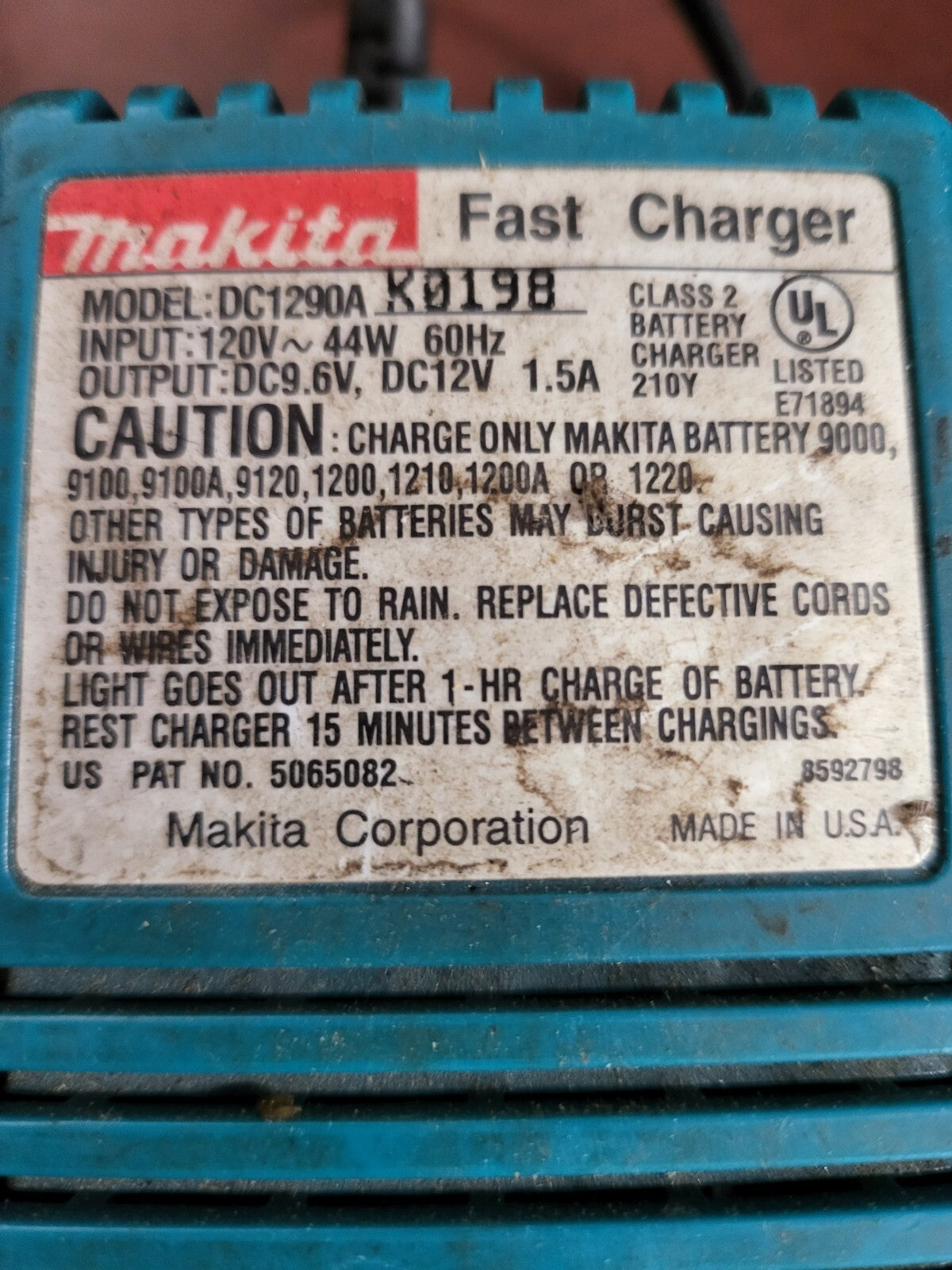 Makita Fast Charger Model DC1290A Battery Charger (battery not incl)