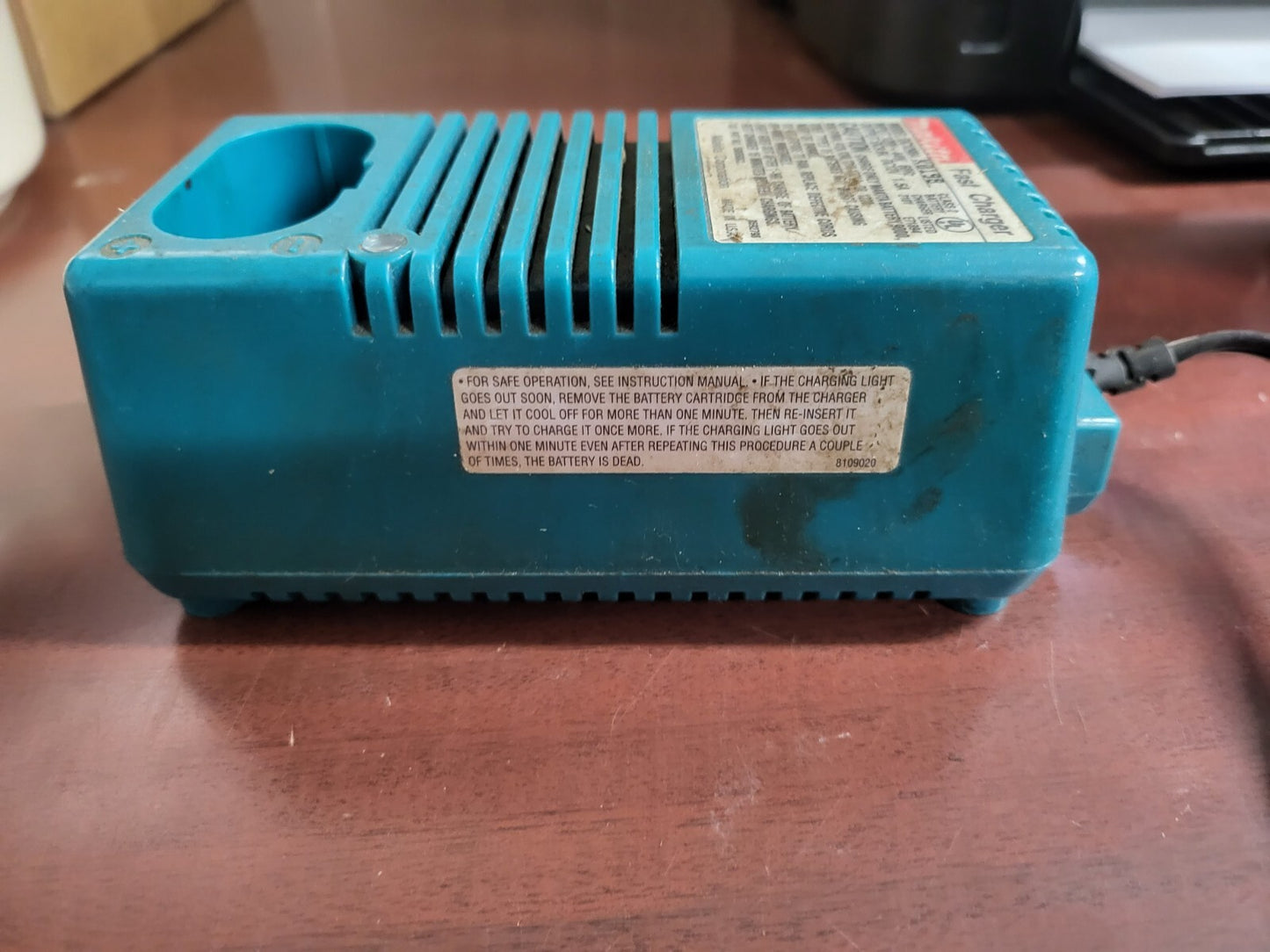 Makita Fast Charger Model DC1290A Battery Charger (battery not incl)