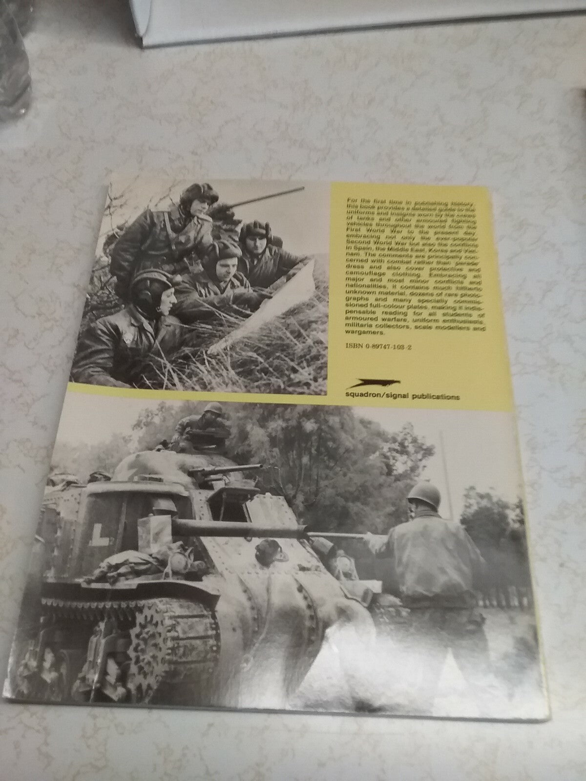 Book - Tank and AFV Crew Uniforms Since 1916 - Specials series (6027) #2417