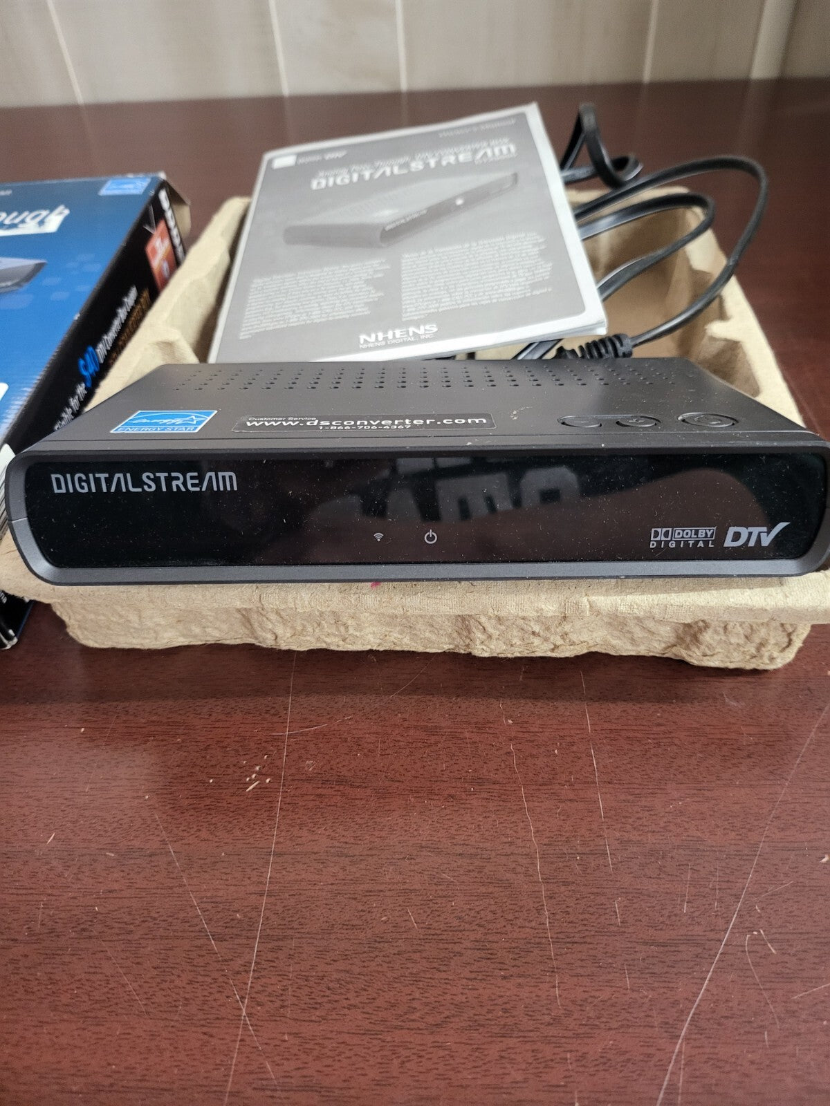 Digital Stream Analog Pass-Through Converter Box DTX9950 DTV open / damaged box