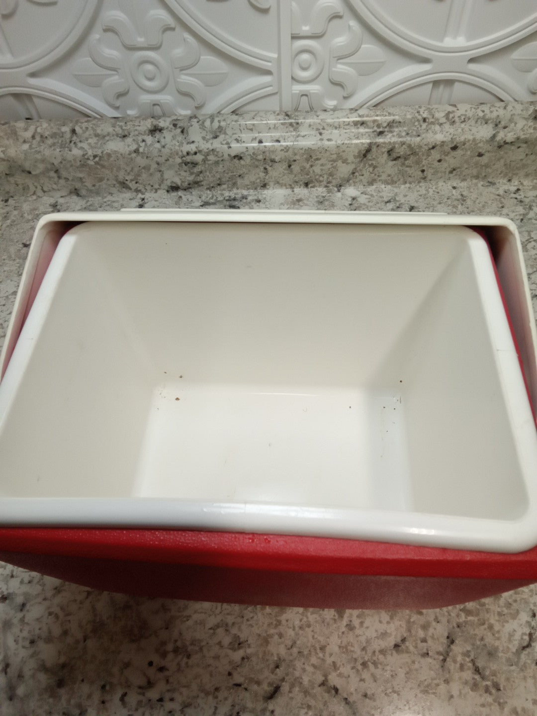 Igloo Little Playmate Cooler Vintage Red & White Push Button