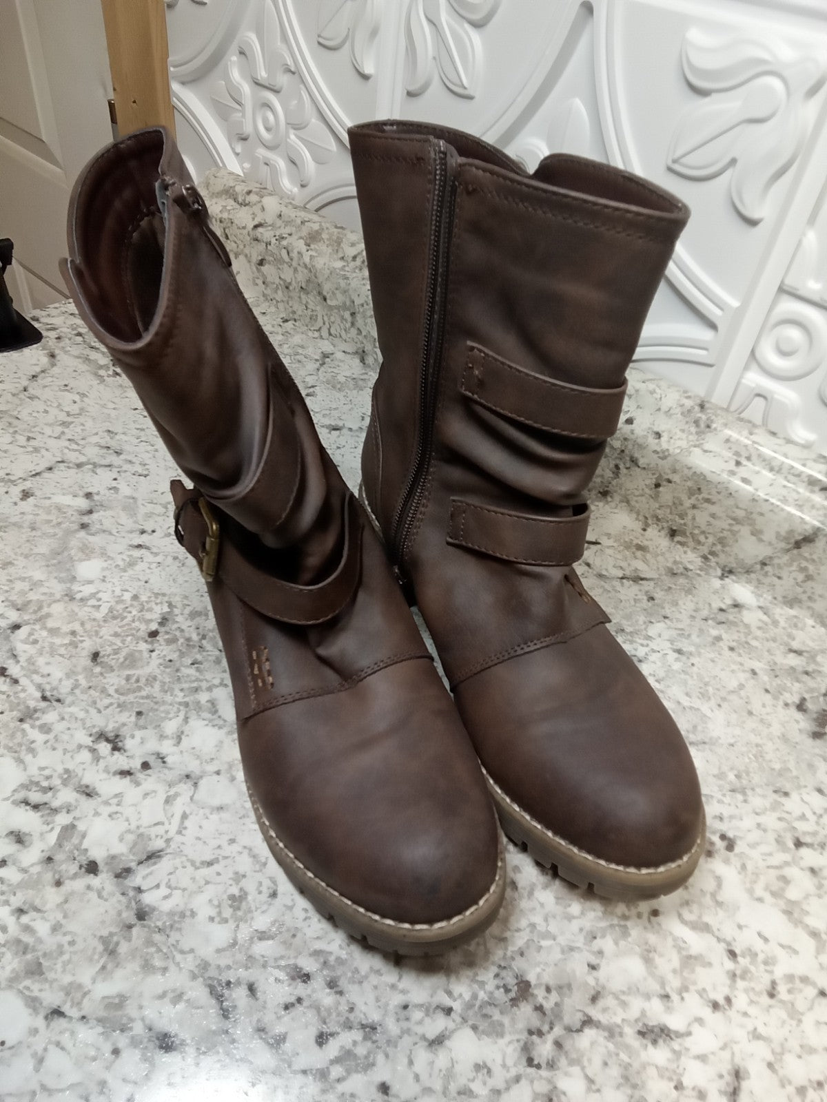 Global Win Size 8 M Women's Boots Side Zip Good Cond