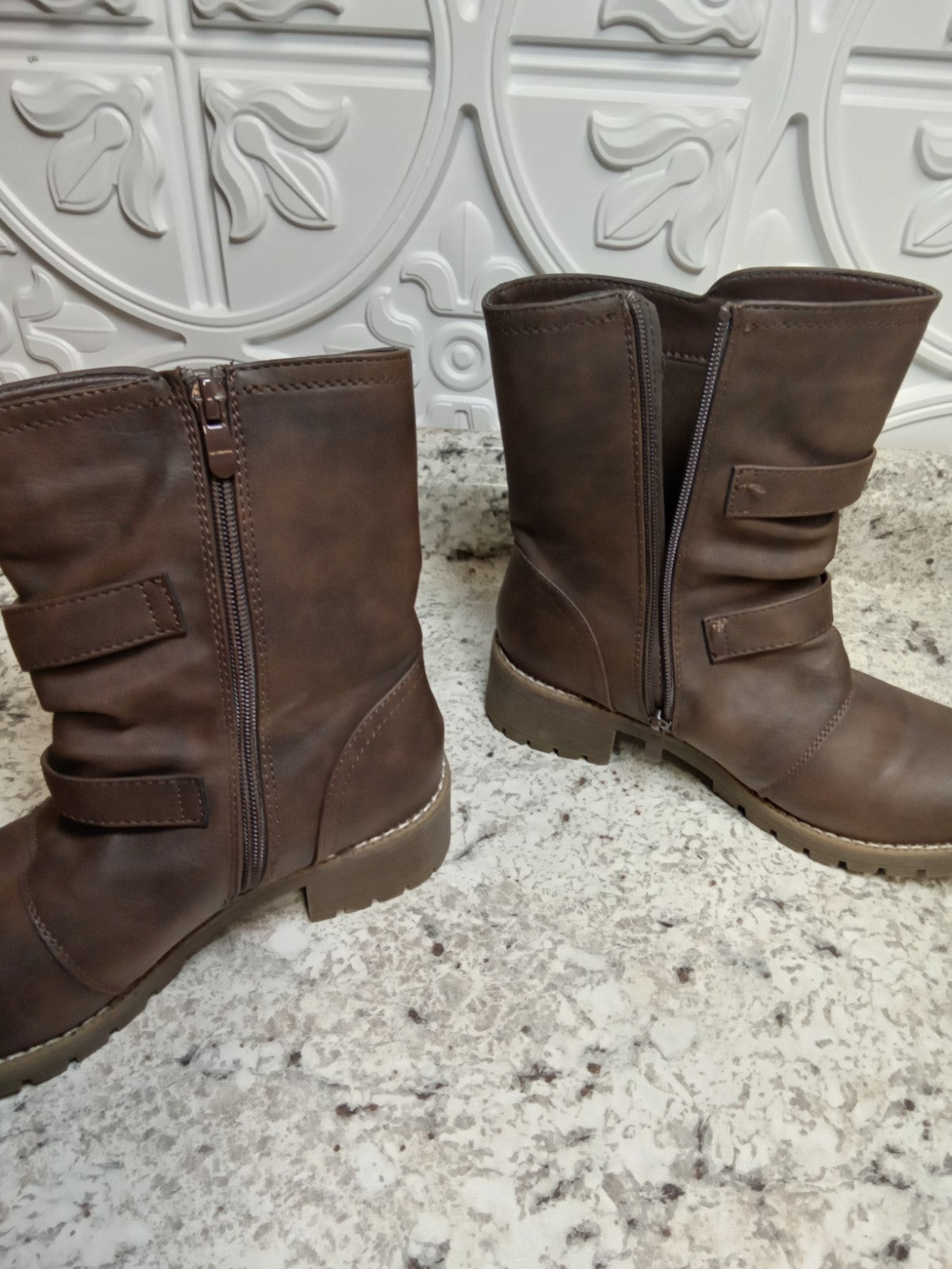Global Win Size 8 M Women's Boots Side Zip Good Cond