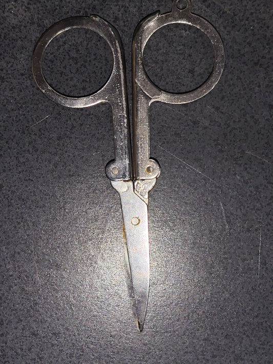 Vintage Folding Collapsible Scissors   4.25"L #88