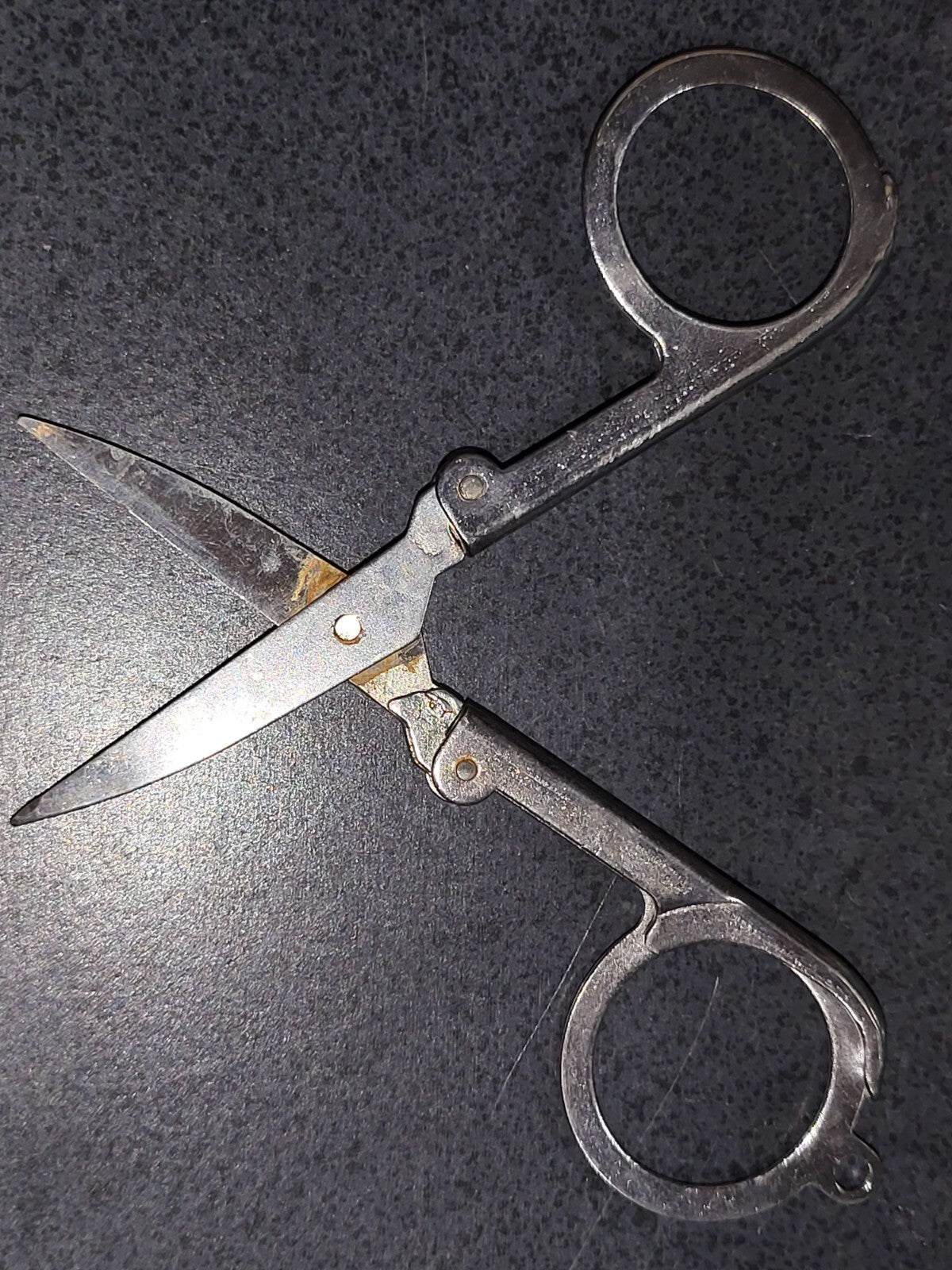 Vintage Folding Collapsible Scissors   4.25"L #88