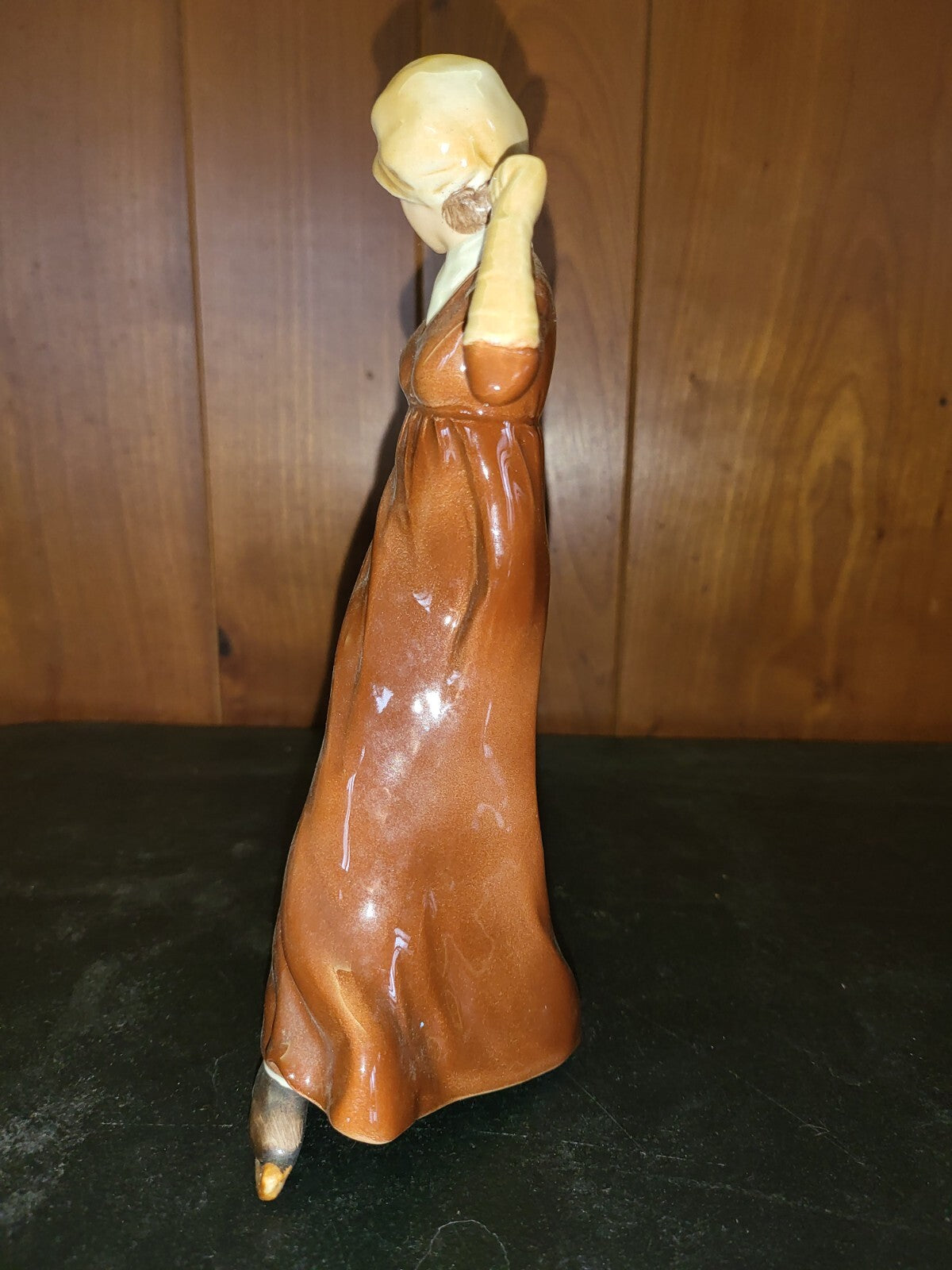 Figurine - Goebel Skimming Gently 1800 Ice Skater  16 294 21   8.5"H