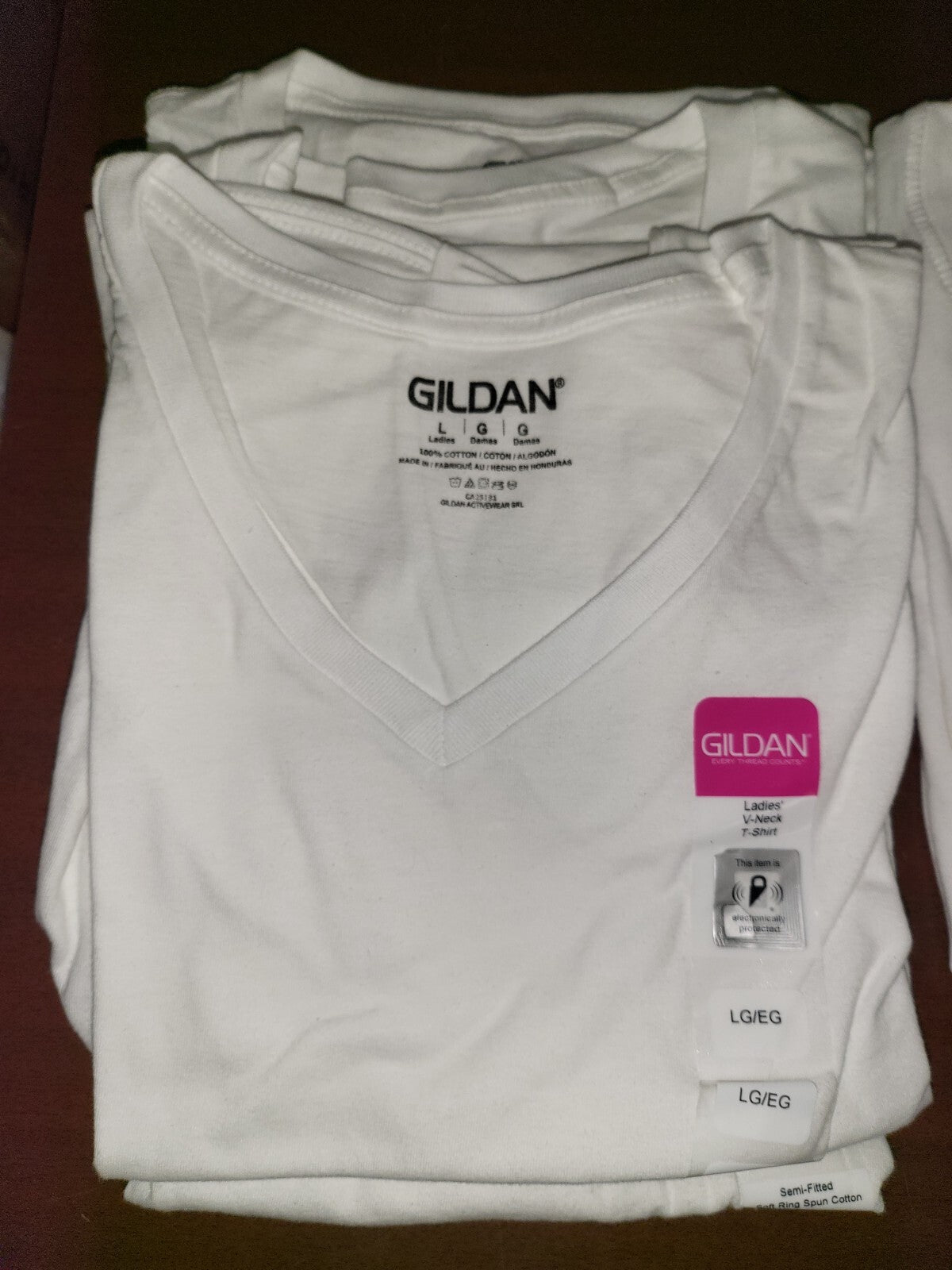 Gildan Ladies V-Neck Semi-Fitted T-Shirt Top  WHITE size LARGE  Cap Sleeve