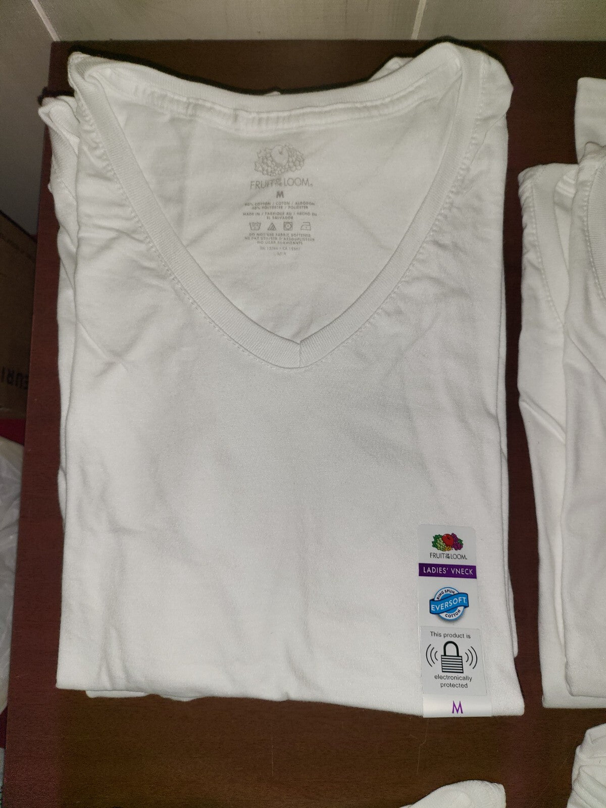 Fruit of the Loom Ladies V-Neck Semi-Fitted T-Shirt White size MEDIUM