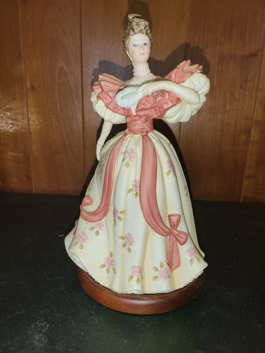 Figurine Lenox First Waltz 8.5"H & Pedestal  4.5"Round