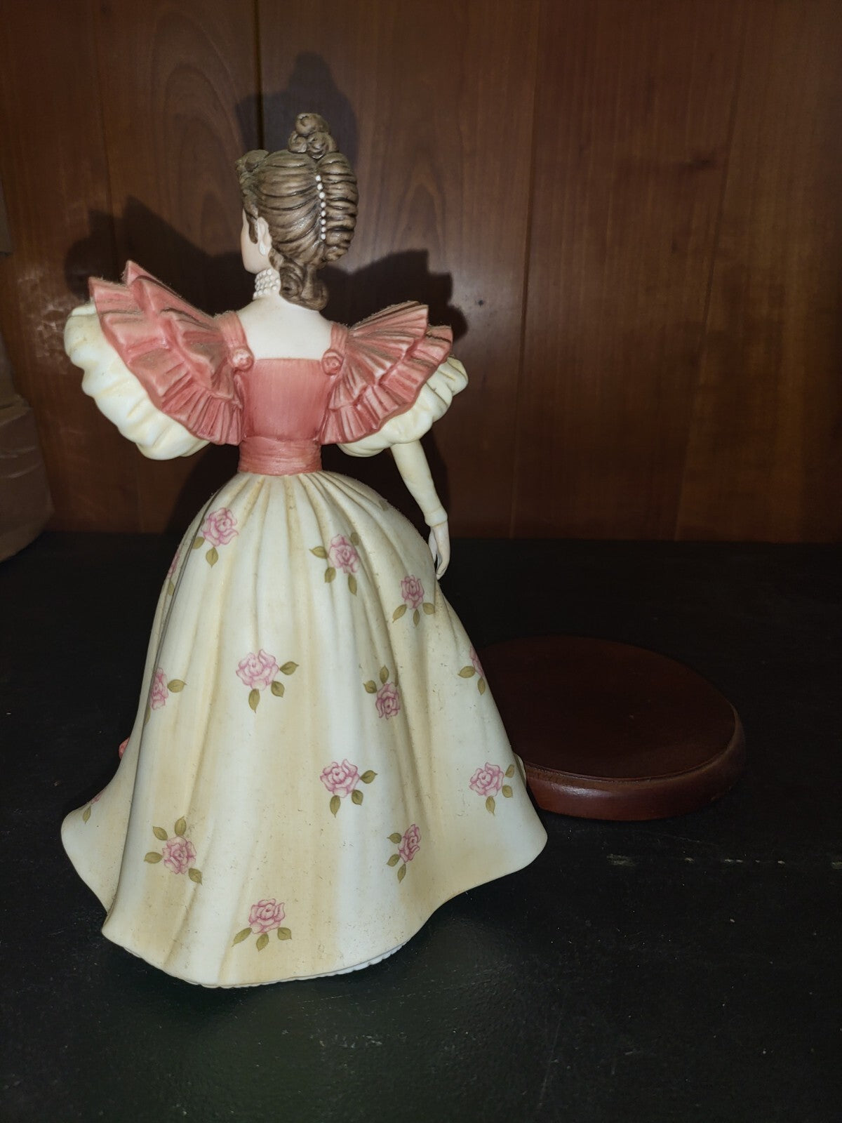 Figurine Lenox First Waltz 8.5"H & Pedestal  4.5"Round
