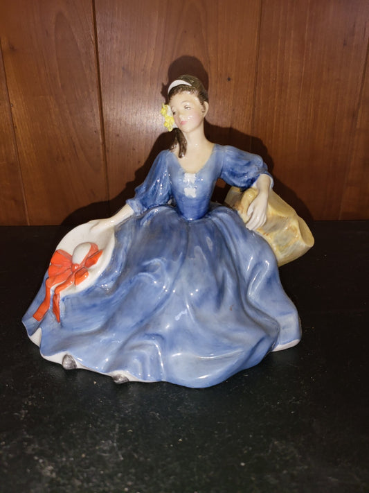 Figurine Royal Doulton Elise #2429  6"H                   England
