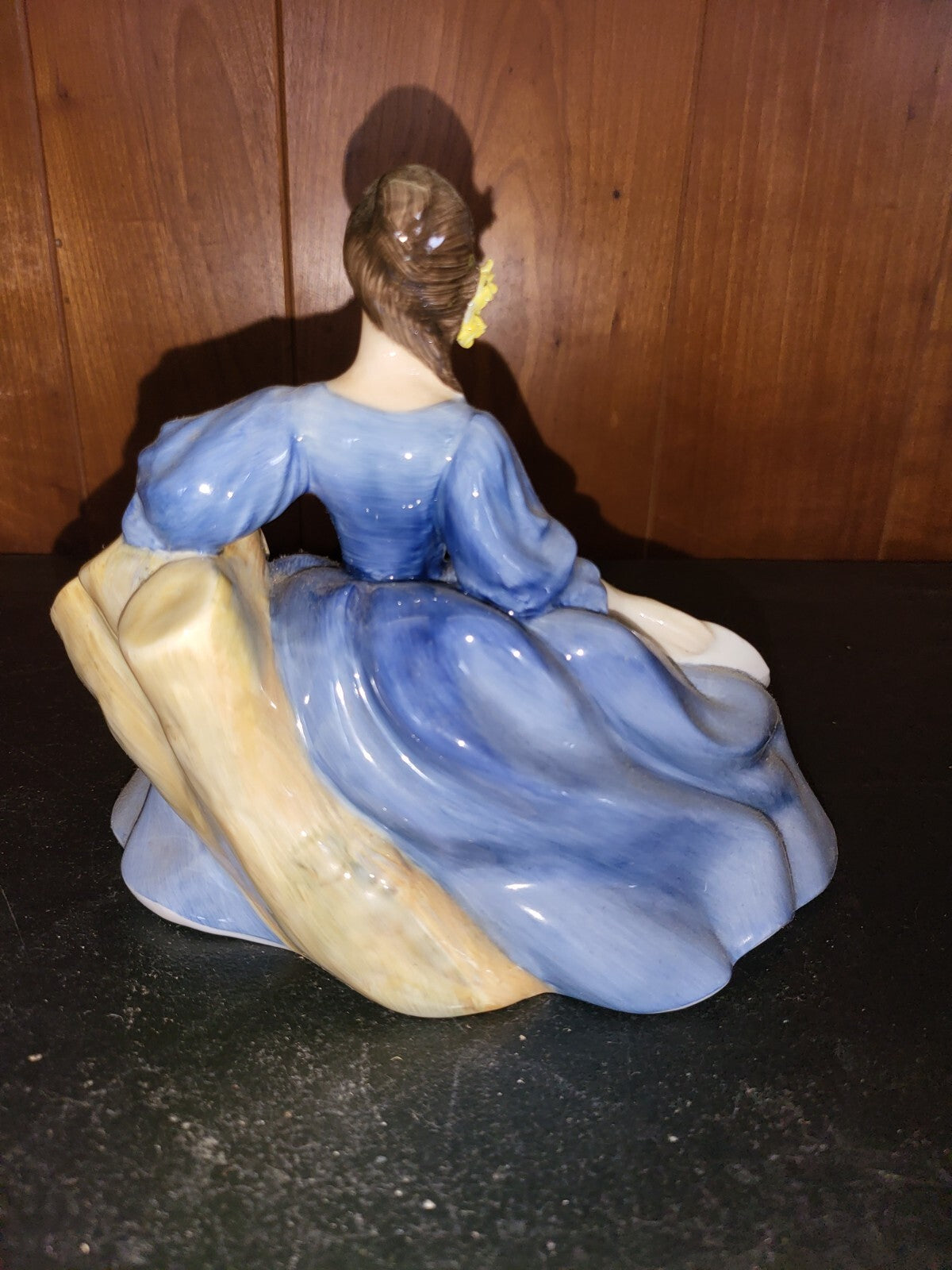 Figurine Royal Doulton Elise #2429  6"H                   England