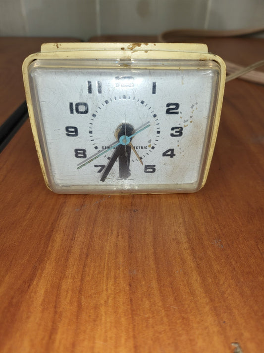 Vintage General Electric Clock  3478 White Rectangle Face 3"H x 3.5W x 3"D **