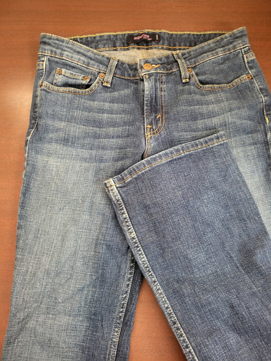 Ladies Blue Jeans Levi's Red Tags Super Low 518  size 9  Low Rise Boot Cut  W 32