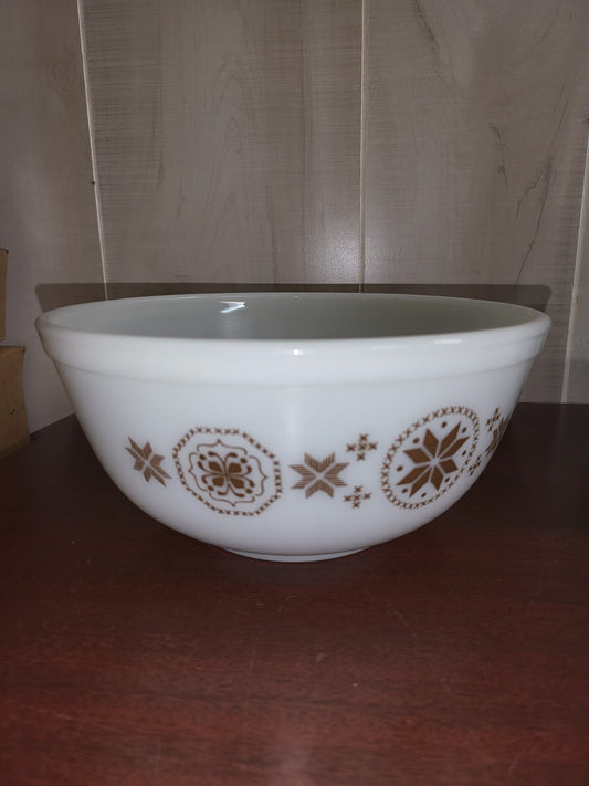 Pyrex Town & Country #403 Glass Mixing Bowl 9W x 4"H Brown on White   #3081