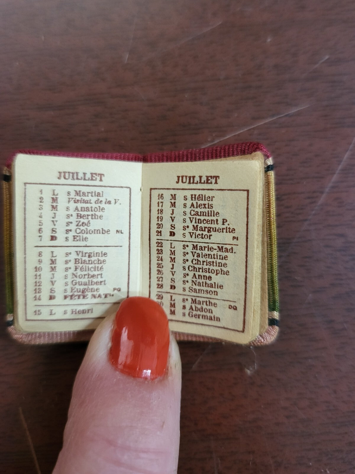 Vintage Miniature 1929 Pocket Calender Book ~ Petit Calendrier 1.25"H Fabric Cov