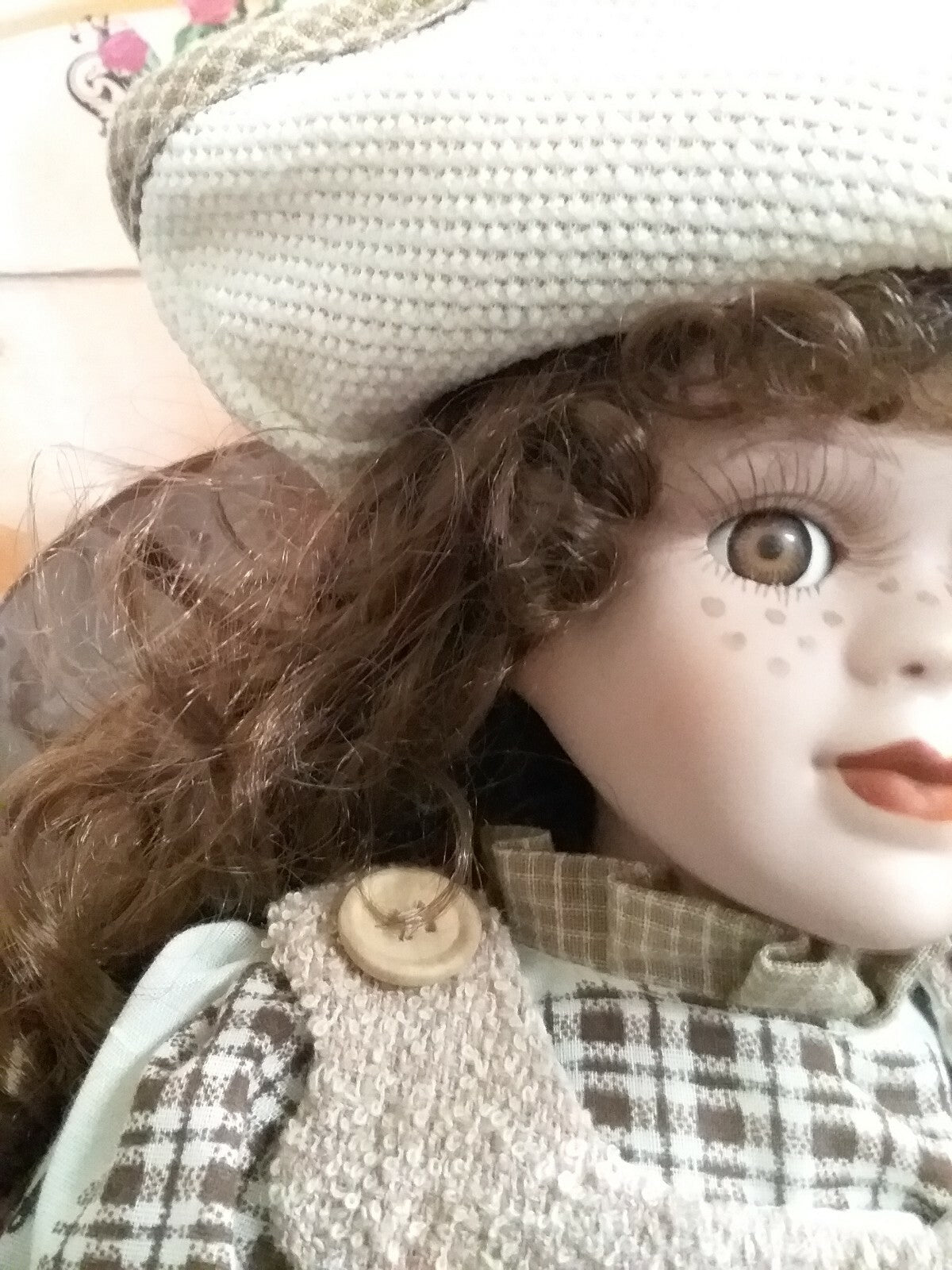 W & E Porcelain Doll Collection 16" Autumn Clothing & Hat with Stand   Box Rough