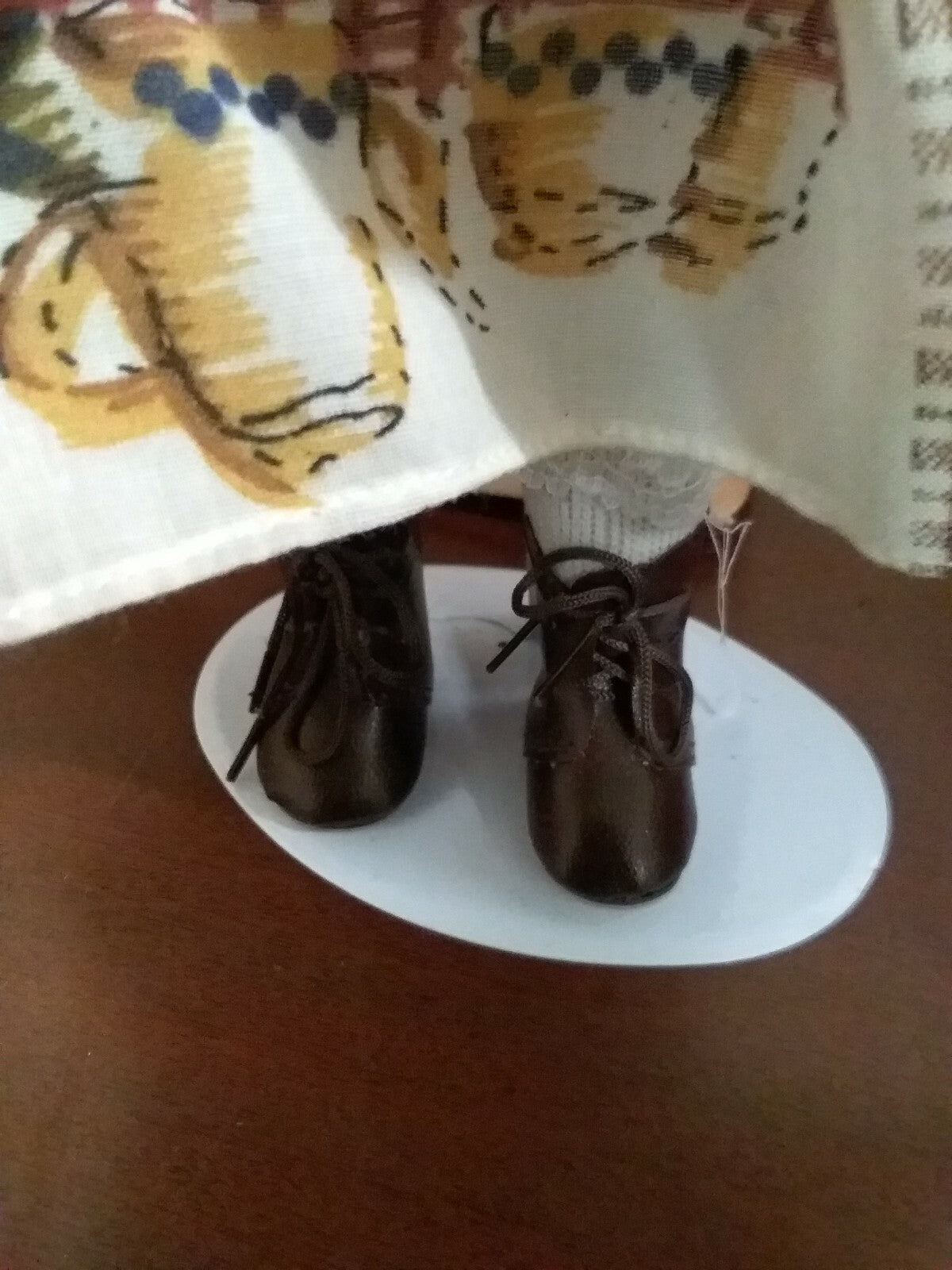 W & E Porcelain Doll Collection 16" Autumn Clothing & Hat with Stand   Box Rough