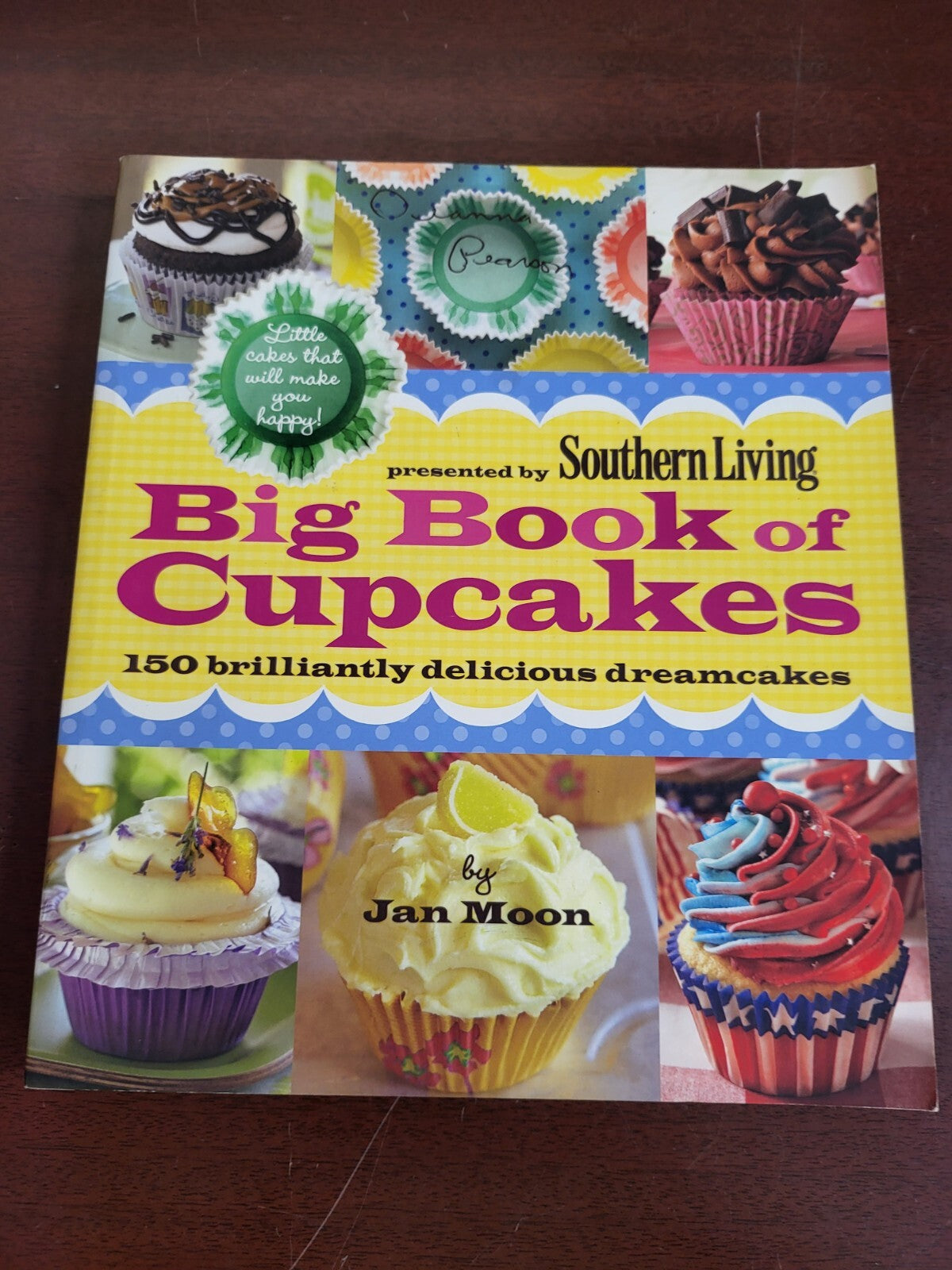 Cook book - Southern Living Big Book of Cupcakes by Jan Moon publ Oxmoor House