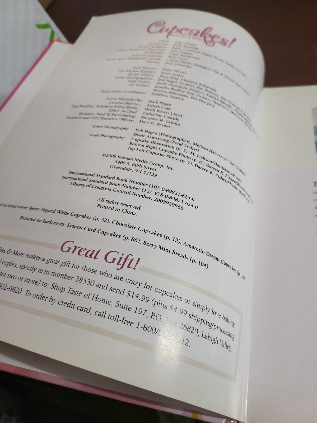 Cook book -  Taste of Home Cupcakes! Muffins & More 130 Scrumptious Delights