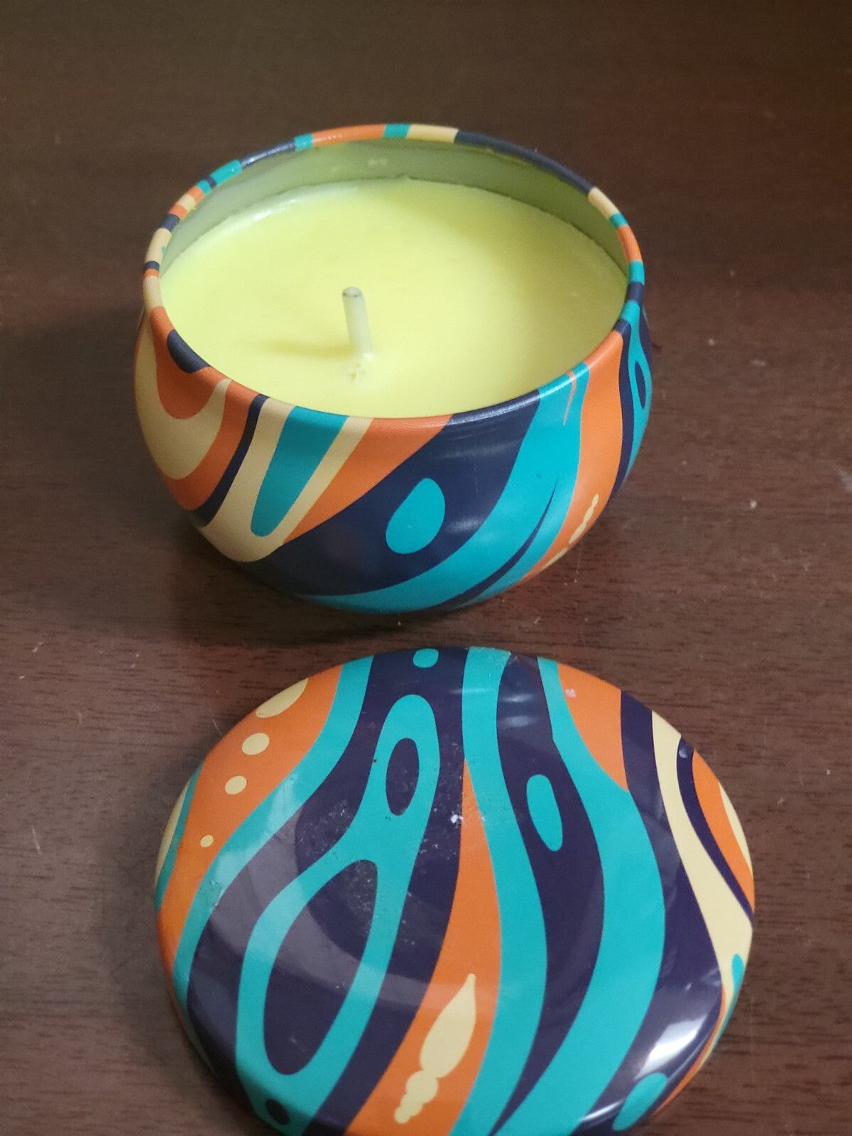 Scented Candle in Tin 2.5oz Gardenia Soy Wax  2.5 x 1.6"