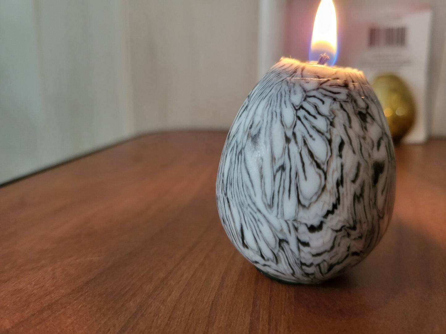 Vintage Glowing Candle Beeswax Egg-Shaped Black & White Swirl 2"H E018-50 NOS *