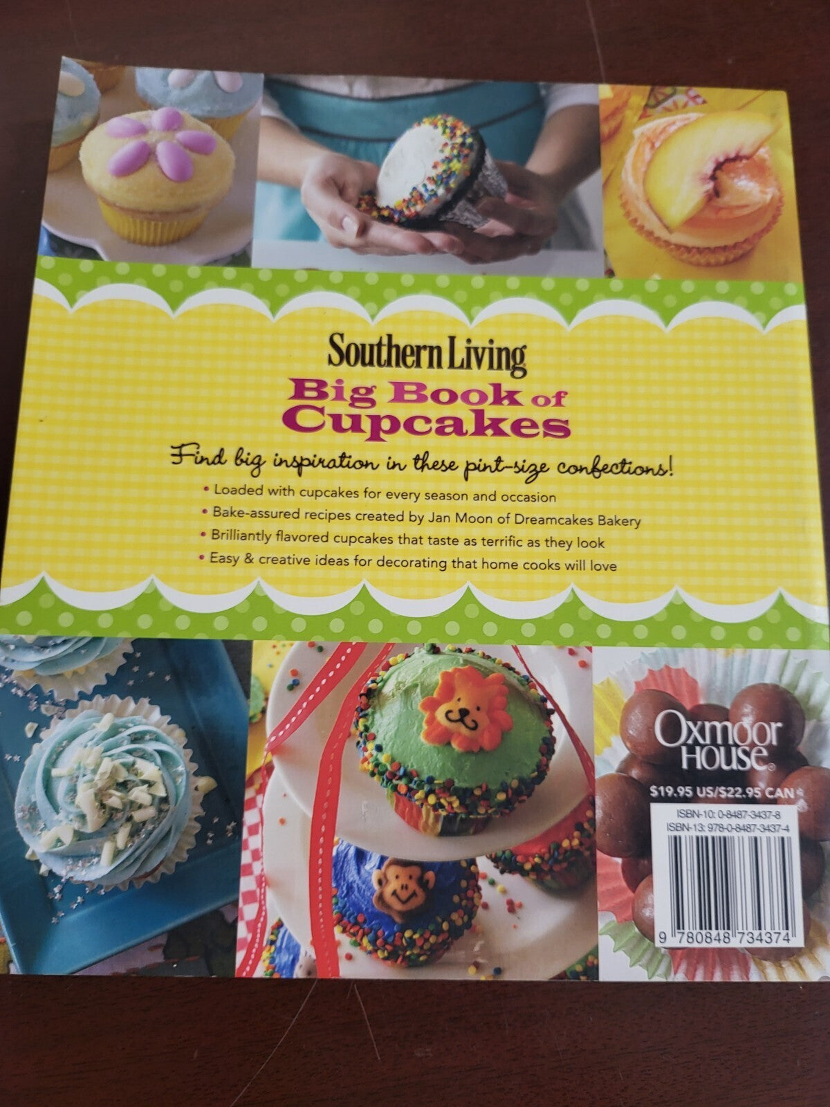 Cook book - Southern Living Big Book of Cupcakes by Jan Moon publ Oxmoor House