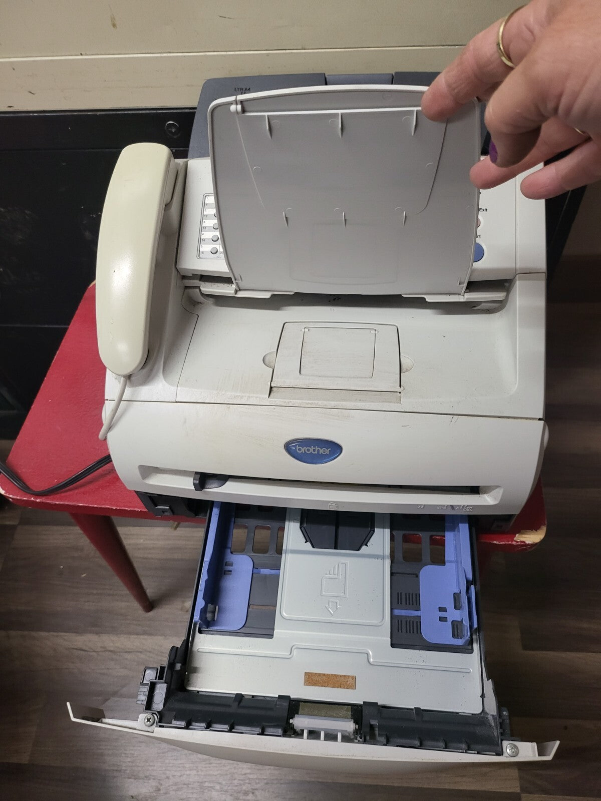 Brother IntelliFAX 2820 Fax Machine / Copier    Works, but needs a toner