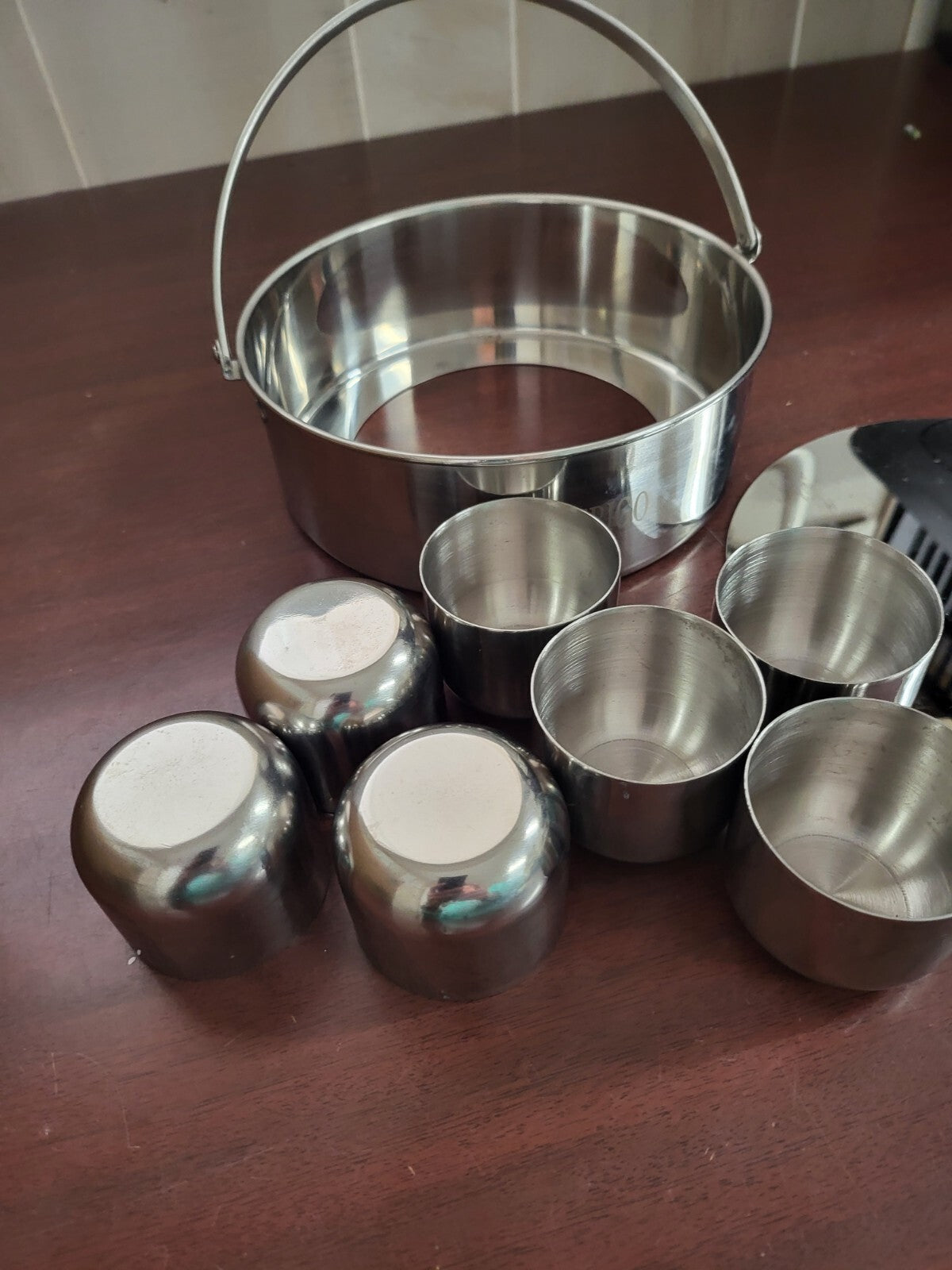 Hatrigo 9 pc Stainless Steel Cake Push Pan with 7 small cups & Handle 7"W x 2.5"