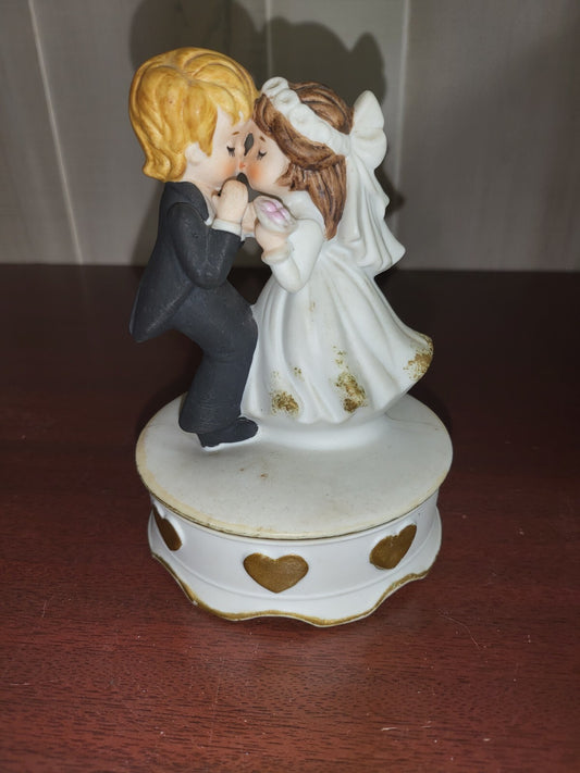 Lefton Musical Bride And Groom Dancing "Wedding March"  Ceramic 5.75"H  Cake Top