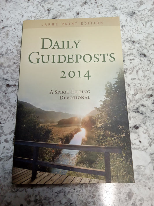 Daily Guideposts 2014 : A Spirit-Lifting Devotional by Guideposts (2013,...