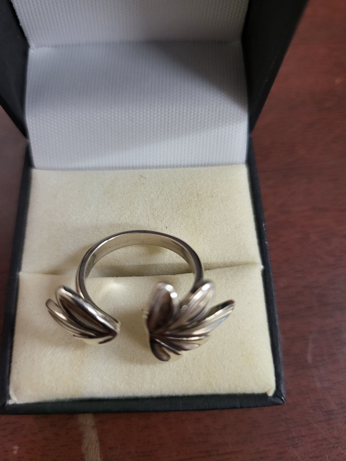 Leaf Pattern Ladies Ring  Sterling Silver Adj sz 8 NIB Weiland Jewelers #221