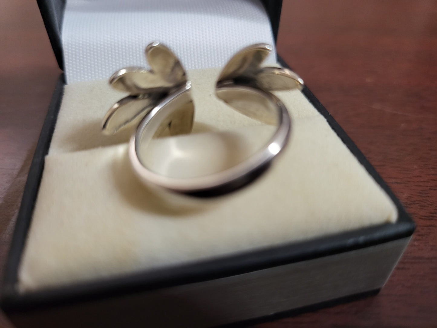Leaf Pattern Ladies Ring  Sterling Silver Adj sz 8 NIB Weiland Jewelers #221