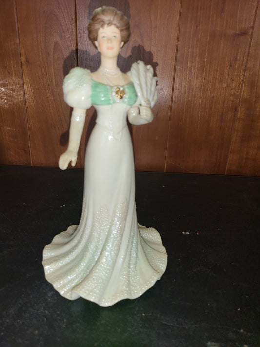 Figurine Lenox Ivory Centennial Ball 8.5"H